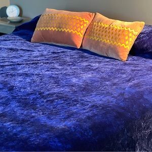Dreamy, crushed blue velvet bedspread